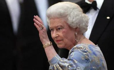 La reina Isabel II felicita a la selección inglesa y le desea suerte para la final