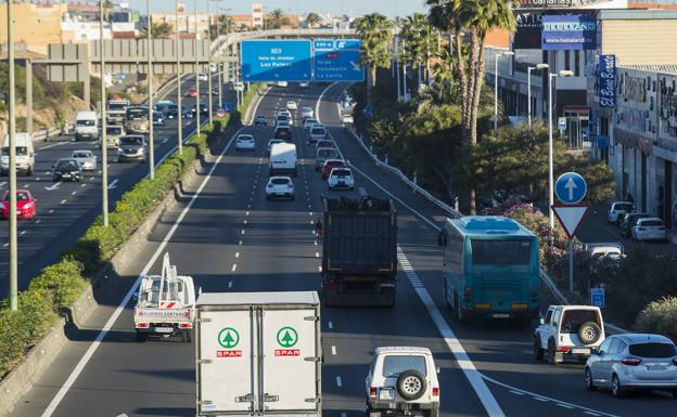 El vuelco de un vehículo a la altura de Telde ralentiza el tráfico en la GC-1 sentido a la capital
