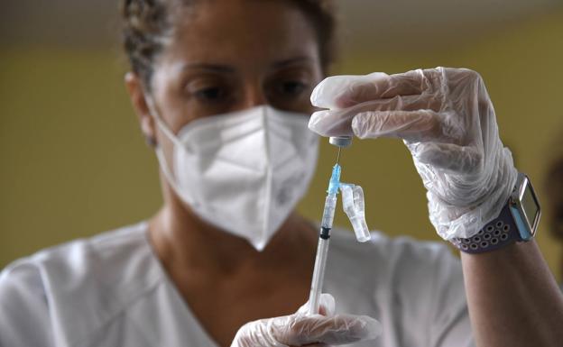 Sanidad advierte de mensajes falsos sobre la vacunación con Janssen