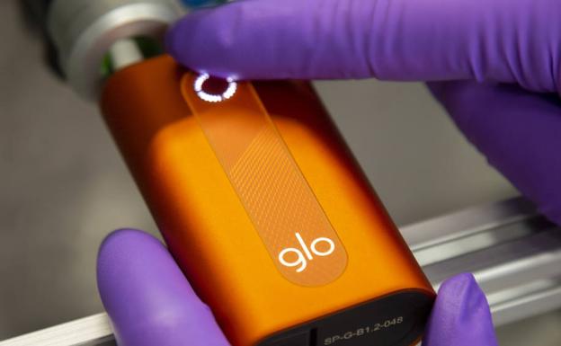 Un estudio publicado por la revista Internal and Emergency Medicine asegura que pasarse por completo al producto para calentar tabaco glo tiene un impacto similar a dejar de fumar