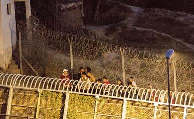 Un grupo de 119 inmigrantes logra acceder a Melilla por la valla