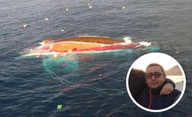 Un marinero desaparecido y nueve rescatados tras volcar un pesquero en Santoña
