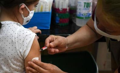 La covid interrumpió la vacunación habitual de 23 millones de niños