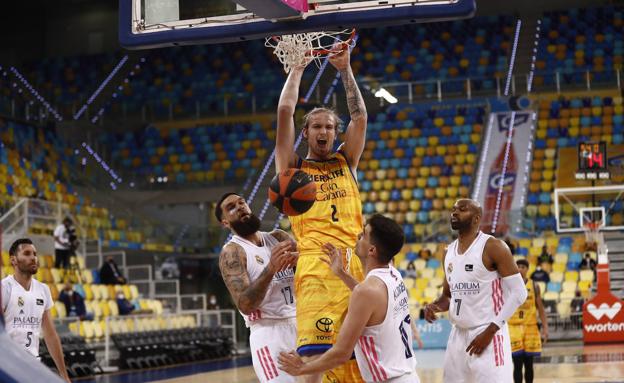 Balcerowski jugará cedido en el Mega Basket