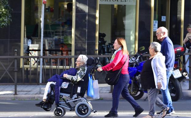 Derechos Sociales reclama al menos 400 empleados más para ponerse al día