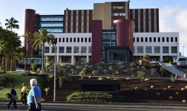 Una niña de 4 años, ingresada con covid en el Materno Infantil