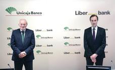El Gobierno autoriza la fusión de Unicaja y Liberbank