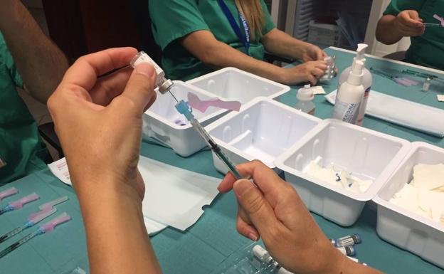 Unos 1.700 empleados de hoteles tinerfeños se vacunarán de forma colectiva