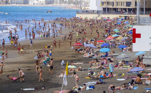 Aforo del 50% en las playas y en las piscinas de La Laja con el paso al nivel 3