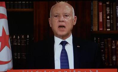 El presidente tunecino destituye al primer ministro y asume el control del Gobierno