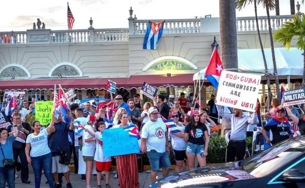 Cubanos en EE UU asisten a una manifestación contra el régimen de Díaz-Canel /EFE