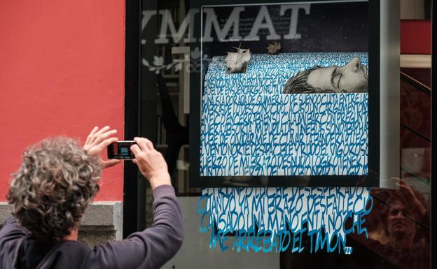 La Librería del Cabildo homenajea en el interior y en el escaparate a Tomás Morales