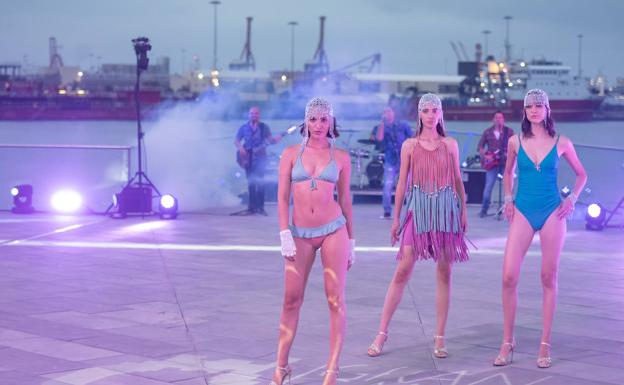 Las firmas de Moda Cálida brillan en la pasarela del Summerland con sus apuestas para este verano