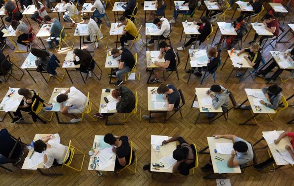 Encuesta: ¿Está de acuerdo con que en las oposiciones primen los casos prácticos frente a la teoría?