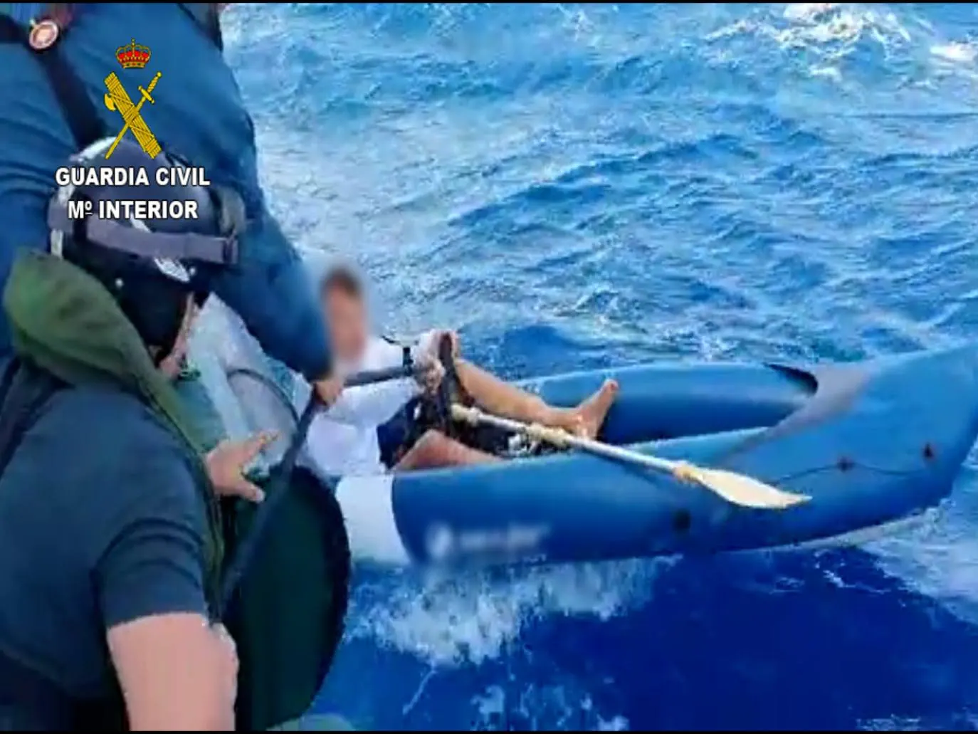 Rescatan a un turista a la deriva con un kayak entre Lanzarote y Fuerteventura