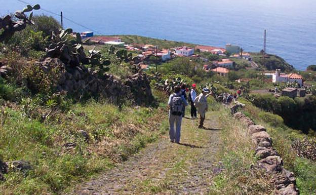 El helicóptero rescata a una senderista herida en Garafía
