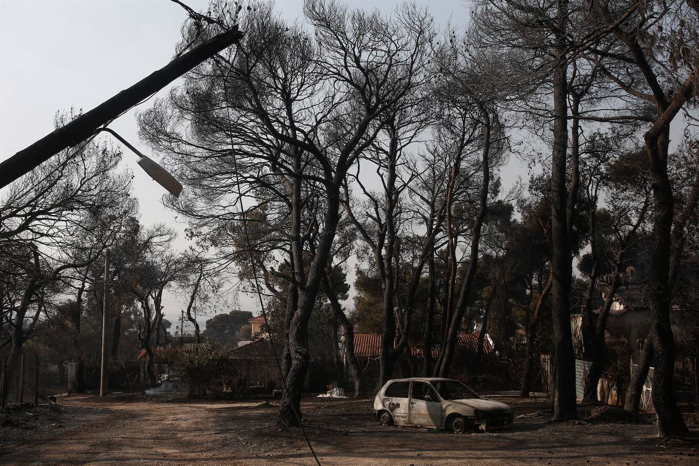 Los incendios en Grecia devoran los alrededores de Atenas