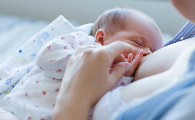 La lactancia materna favorece y regula el sueño de los niños