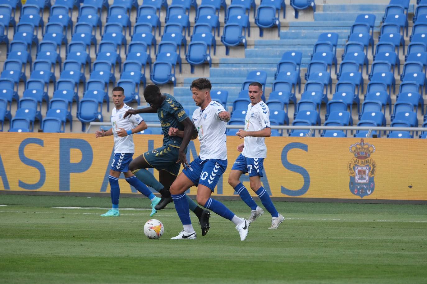 Mel tiene a todos sus futbolistas metidos en plena faena (3-0)