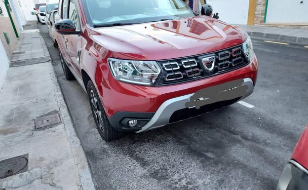 Rescatan a un gato atrapado en el motor de un vehículo