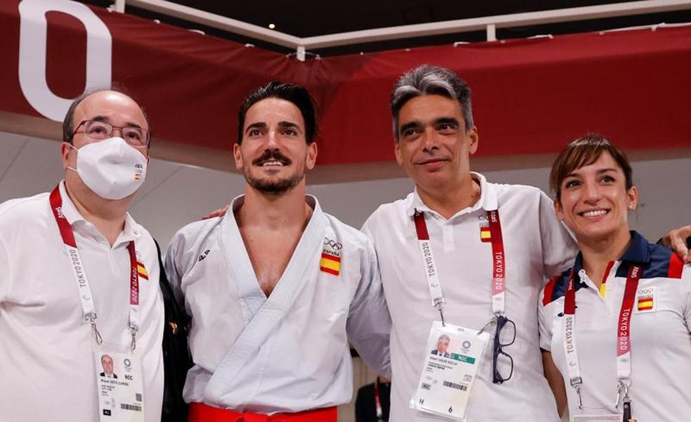 Sandra Sánchez y Damián Quintero, abanderados en la clausura