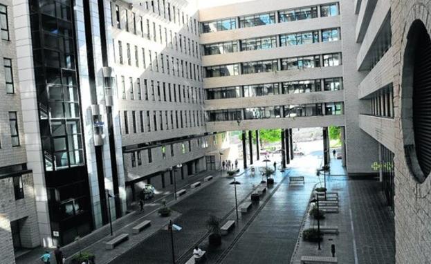 Un motorista herido tras sufrir una caída en Escaleritas