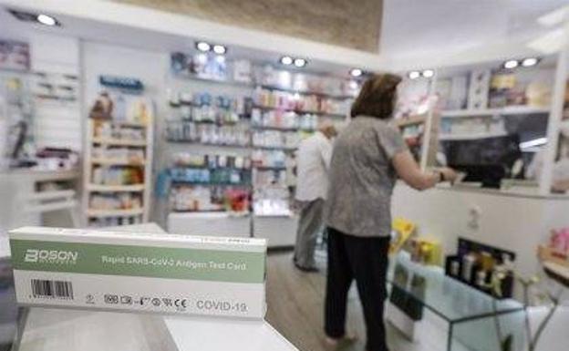 Las farmacias canarias venden 27.362 test de antígenos