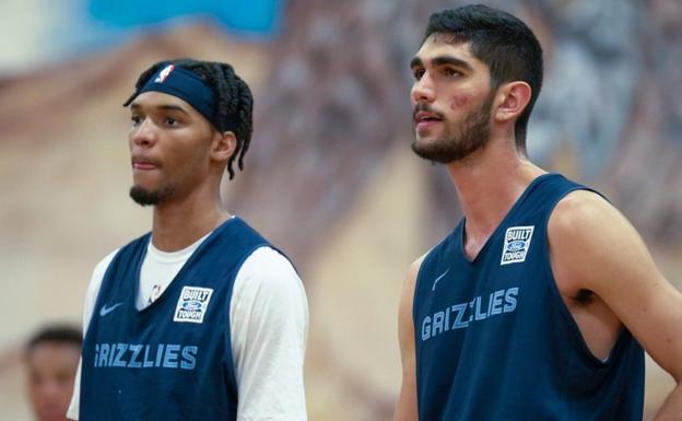 Santi Aldama firma y debuta con Memphis