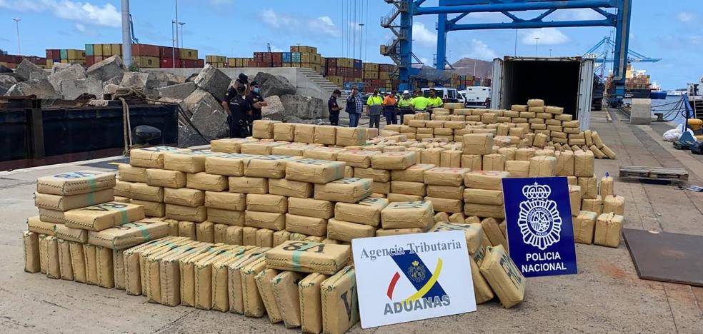 Interceptan cerca de Canarias un buque cargado con 20 toneladas de hachís - Vimarsana News
