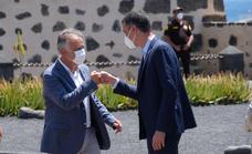 El encuentro de Torres con Sánchez, en imágenes