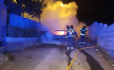 Un coche se incendia en San Lorenzo