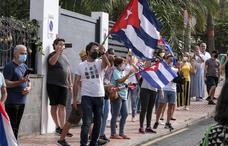 Nueva concentración a las puertas del consulado de Cuba