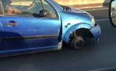 Circula sin una rueda por el carril central de una autovía