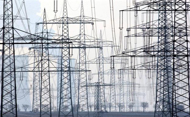 Las eléctricas piden desligar la tarifa regulada de los precios de mercado