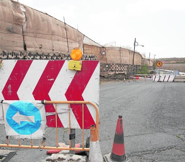 El inicio de las clases agudiza el problema de las obras de la carretera de Melenara
