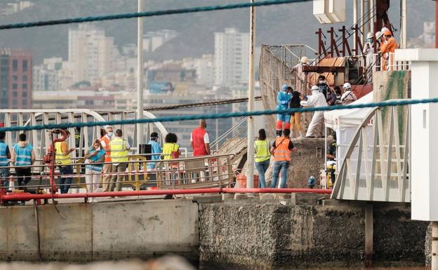 Trece personas han muerto en la patera perdida a 650 kilómetros de Canarias