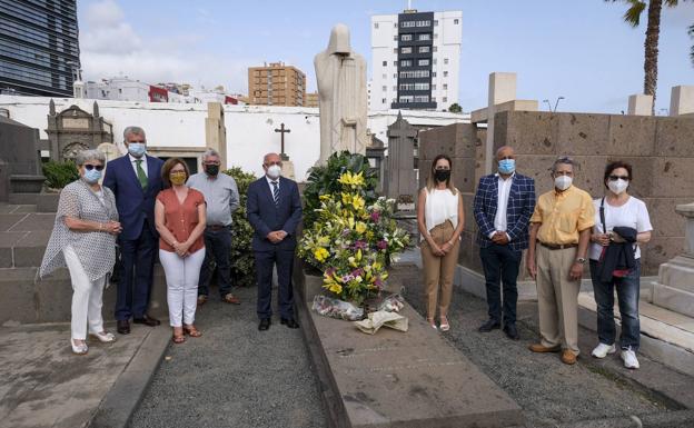 Tributo floral al moyense más universal