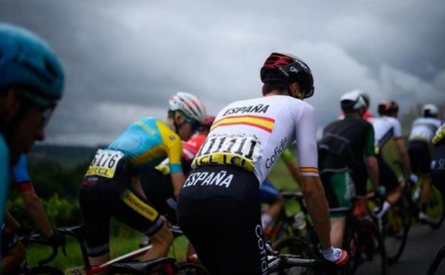 Juan Ayuso abandona el Tour del Porvenir tras una dura caída