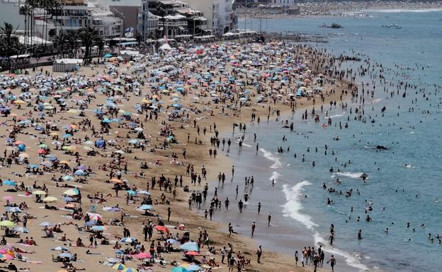 El calor extremo continuará este martes en Canarias