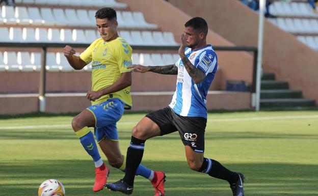 La expulsión de Benito abre la puerta a Sergi Cardona en el lateral izquierdo