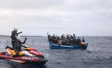 Marruecos arresta a 93 migrantes que querían llegar a las Islas Canarias