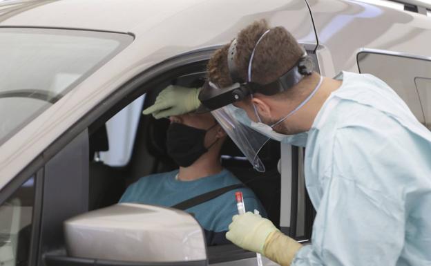 Canarias notifica 184 brotes en la última semana que suman 979 casos