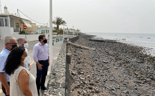 Yaiza insiste en pedir que cese la acuicultura en Playa Quemada y que se limpie el fondo marino