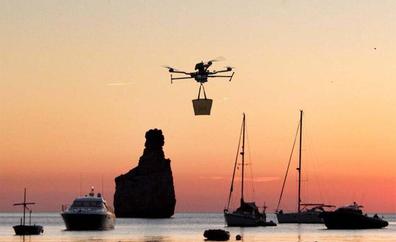 Llegan las entregas de comidas con drones a las embarcaciones en Ibiza