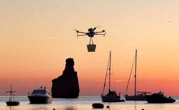Llegan las entregas de comidas con drones a las embarcaciones en Ibiza