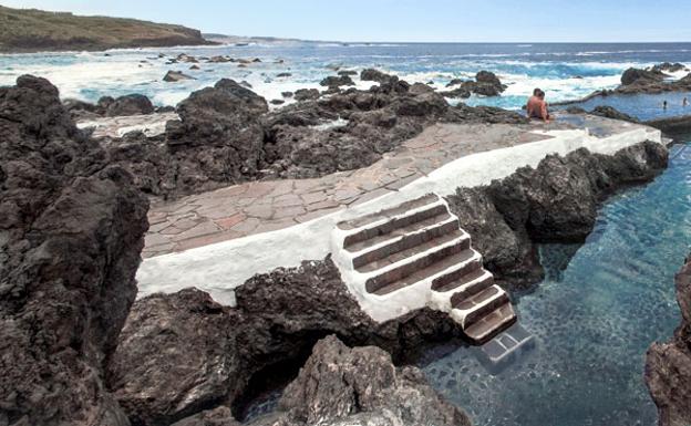 Grave tras tirarse de cabeza al agua en Garachico