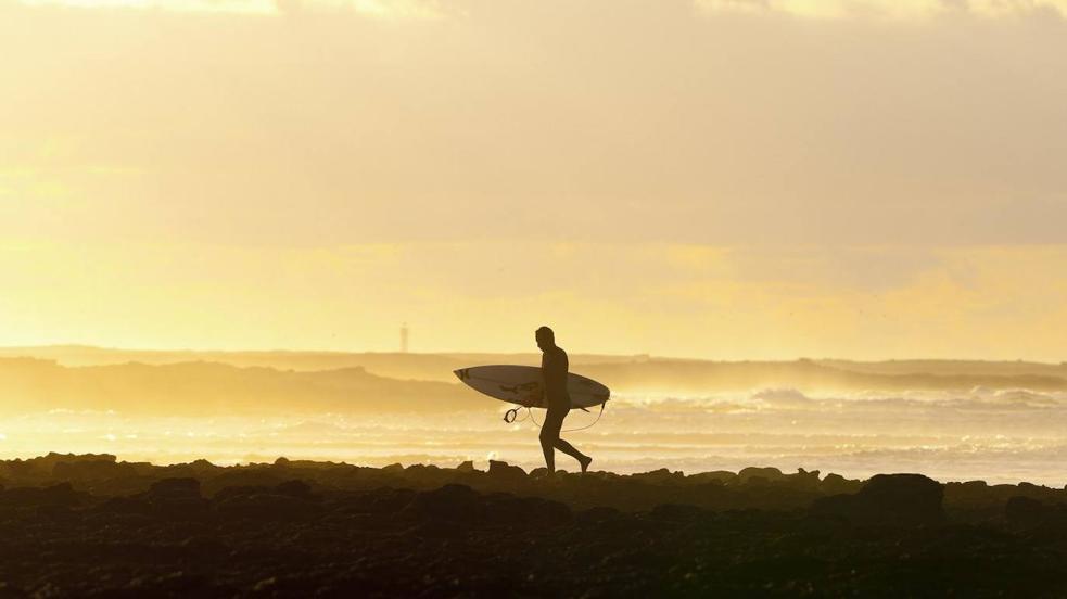 Surfea en Canarias este verano