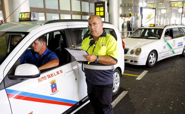 El Cabildo repone hoy el 'transfer' del taxi en Gando, pero solo dará 5 al mes