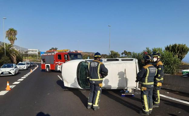 Vuelca una furgoneta en La Orotava