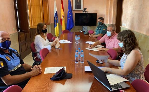 Alonso y González firman la adhesión de La Oliva al Sistema Viogén